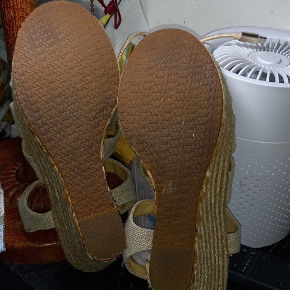 Michael Kors Natural Woven Wedges - Picture 10 of 12